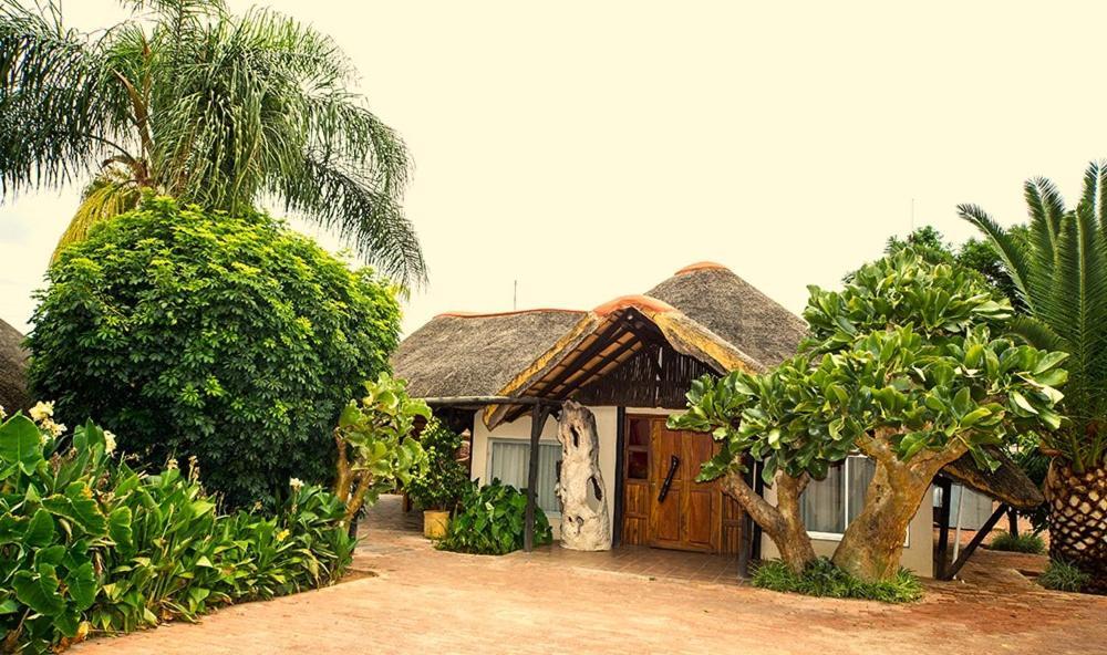 Cest Si Bon Hotel Otjiwarongo Exterior photo